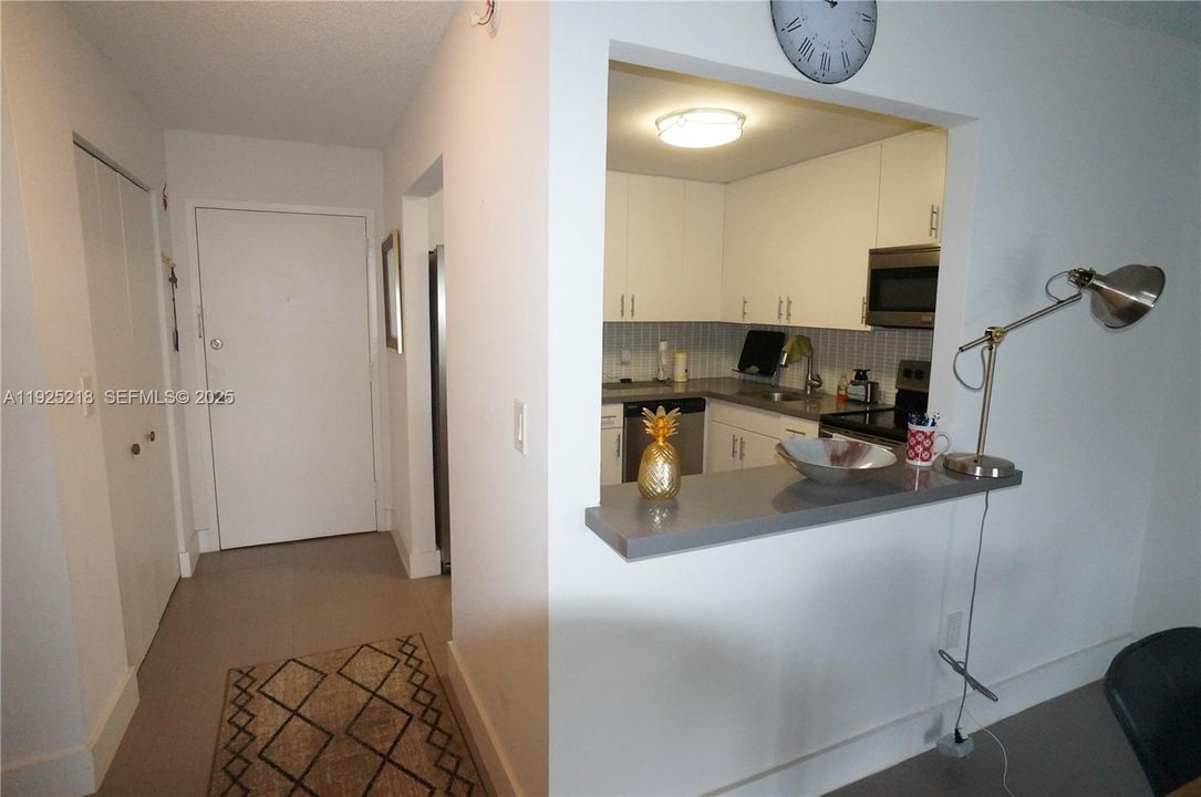 For Rent: $1,750 (1 beds, 1 baths, 720 Square Feet)