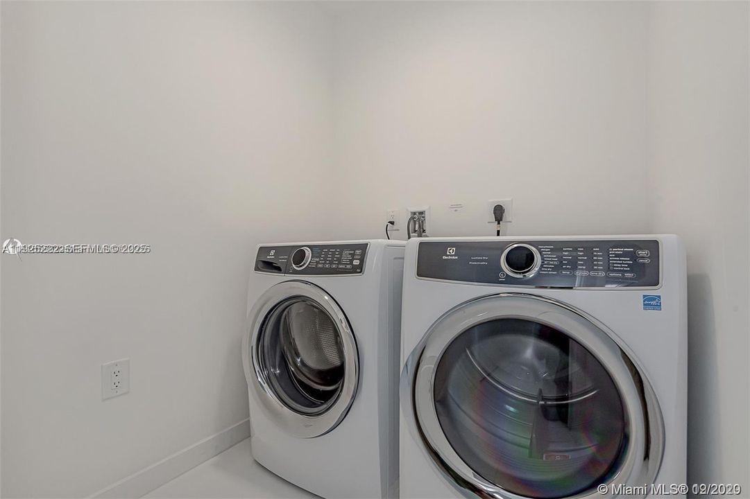 For Sale: $890,000 (2 beds, 3 baths, 1498 Square Feet)