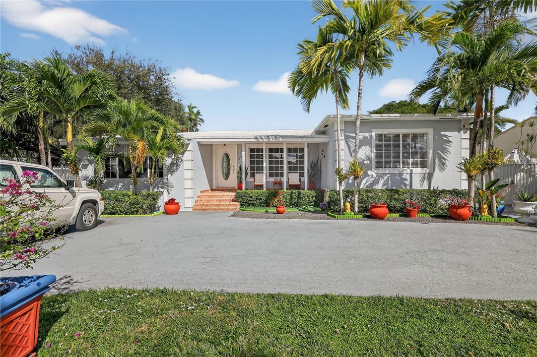 For Sale: $950,000 (5 beds, 3 baths, 2217 Square Feet)