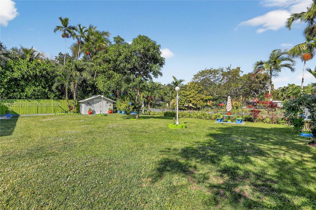 For Sale: $950,000 (5 beds, 3 baths, 2217 Square Feet)