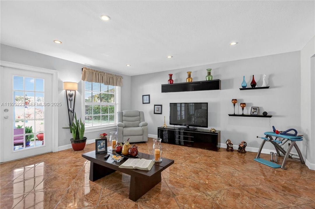 For Sale: $950,000 (5 beds, 3 baths, 2217 Square Feet)