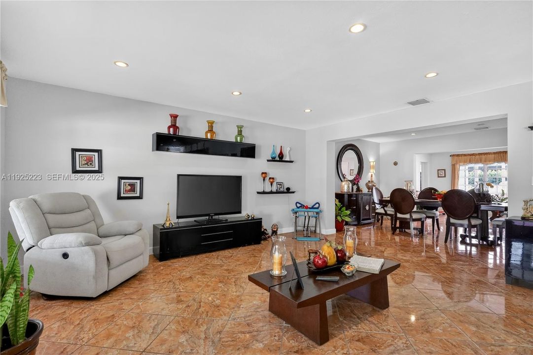 For Sale: $950,000 (5 beds, 3 baths, 2217 Square Feet)