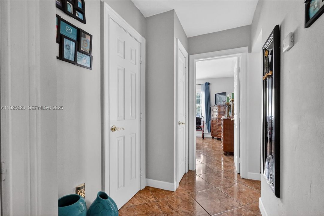 For Sale: $950,000 (5 beds, 3 baths, 2217 Square Feet)