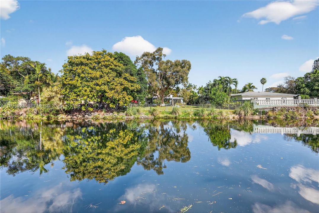 For Sale: $950,000 (5 beds, 3 baths, 2217 Square Feet)