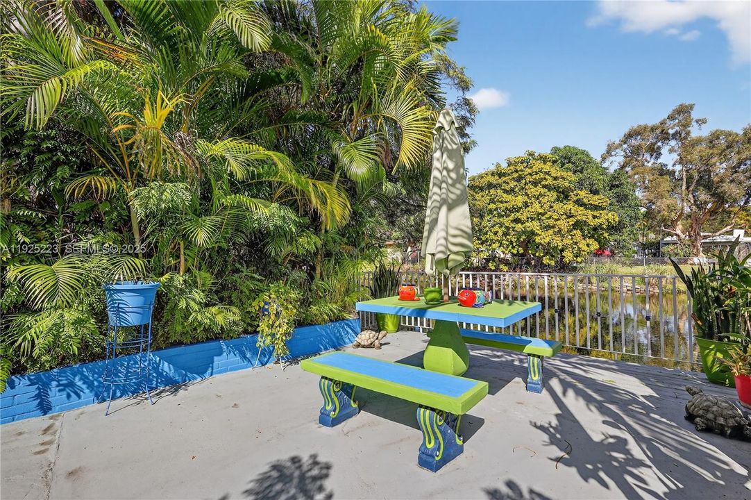 For Sale: $950,000 (5 beds, 3 baths, 2217 Square Feet)