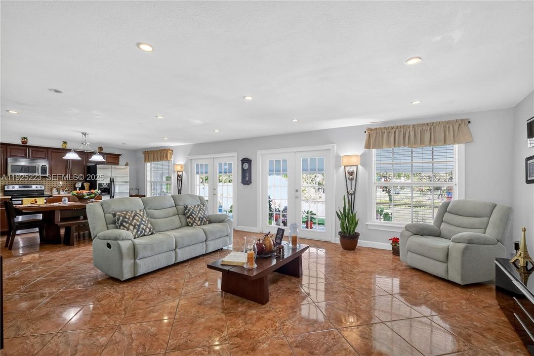 For Sale: $950,000 (5 beds, 3 baths, 2217 Square Feet)