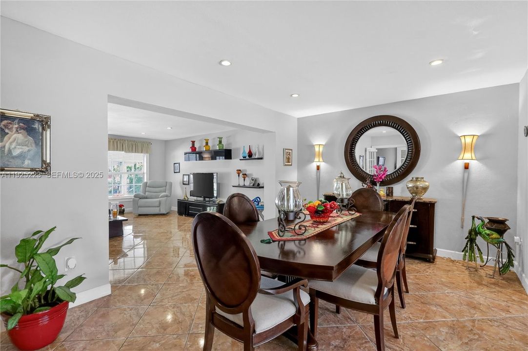 For Sale: $950,000 (5 beds, 3 baths, 2217 Square Feet)