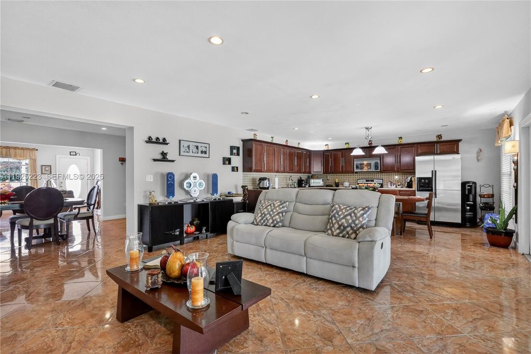 For Sale: $950,000 (5 beds, 3 baths, 2217 Square Feet)