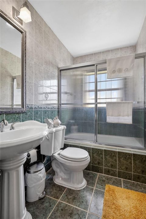 For Sale: $950,000 (5 beds, 3 baths, 2217 Square Feet)