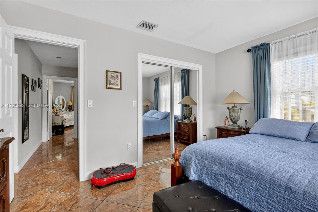 For Sale: $950,000 (5 beds, 3 baths, 2217 Square Feet)