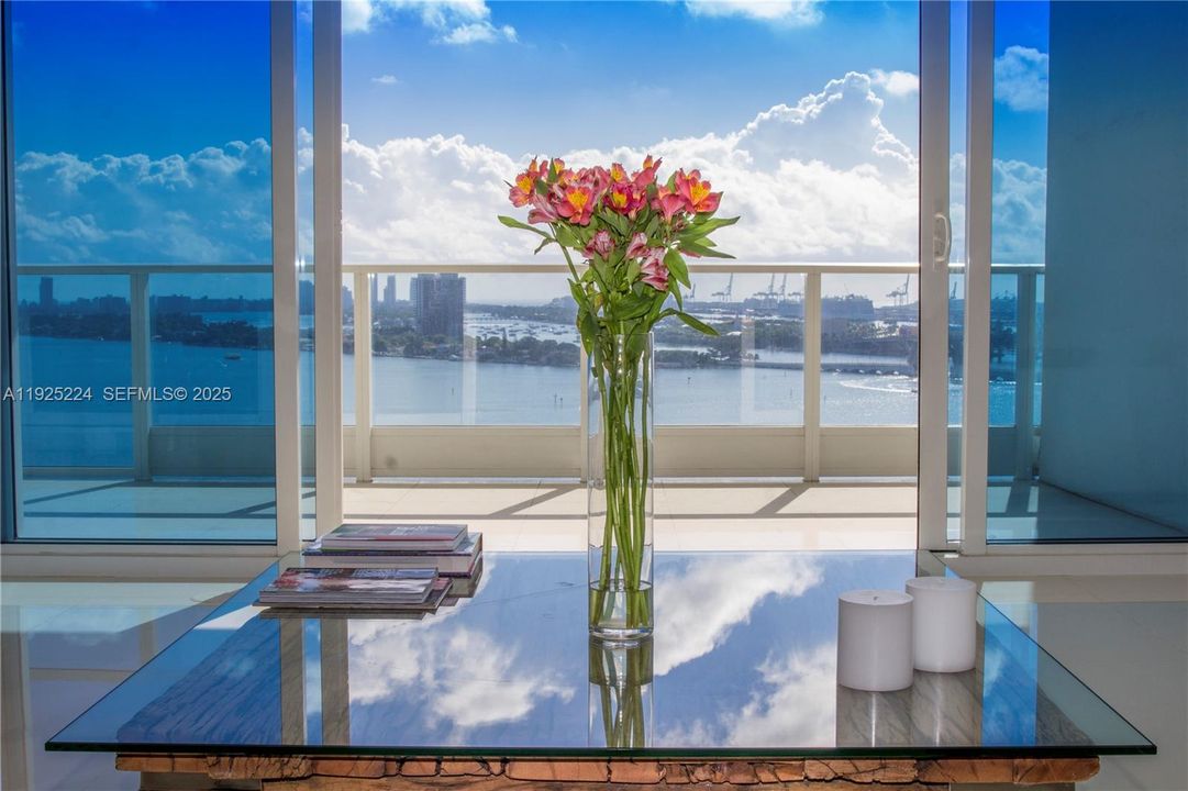 出租: $6,350 (2 贝兹, 2 浴室, 1128 平方英尺)