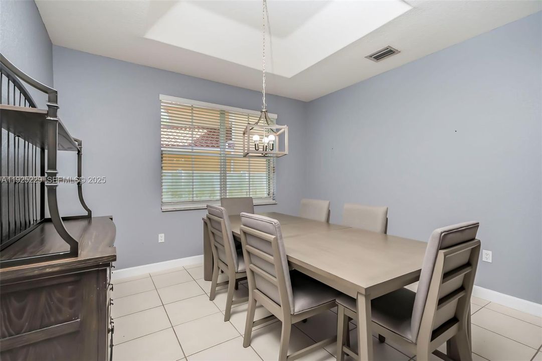 En Renta: $4,750 (3 camas, 3 baños, 1998 Pies cuadrados)