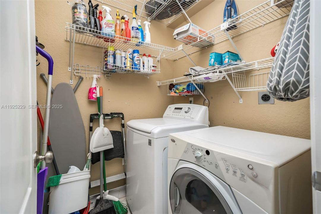 En Renta: $4,750 (3 camas, 3 baños, 1998 Pies cuadrados)