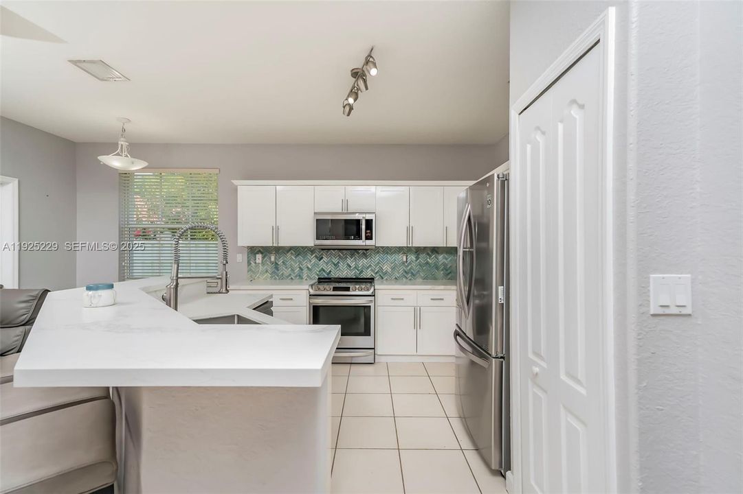 En Renta: $4,750 (3 camas, 3 baños, 1998 Pies cuadrados)