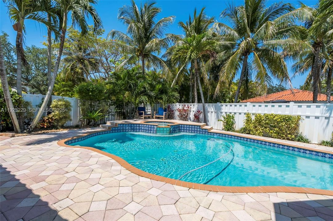 En Renta: $4,750 (3 camas, 3 baños, 1998 Pies cuadrados)