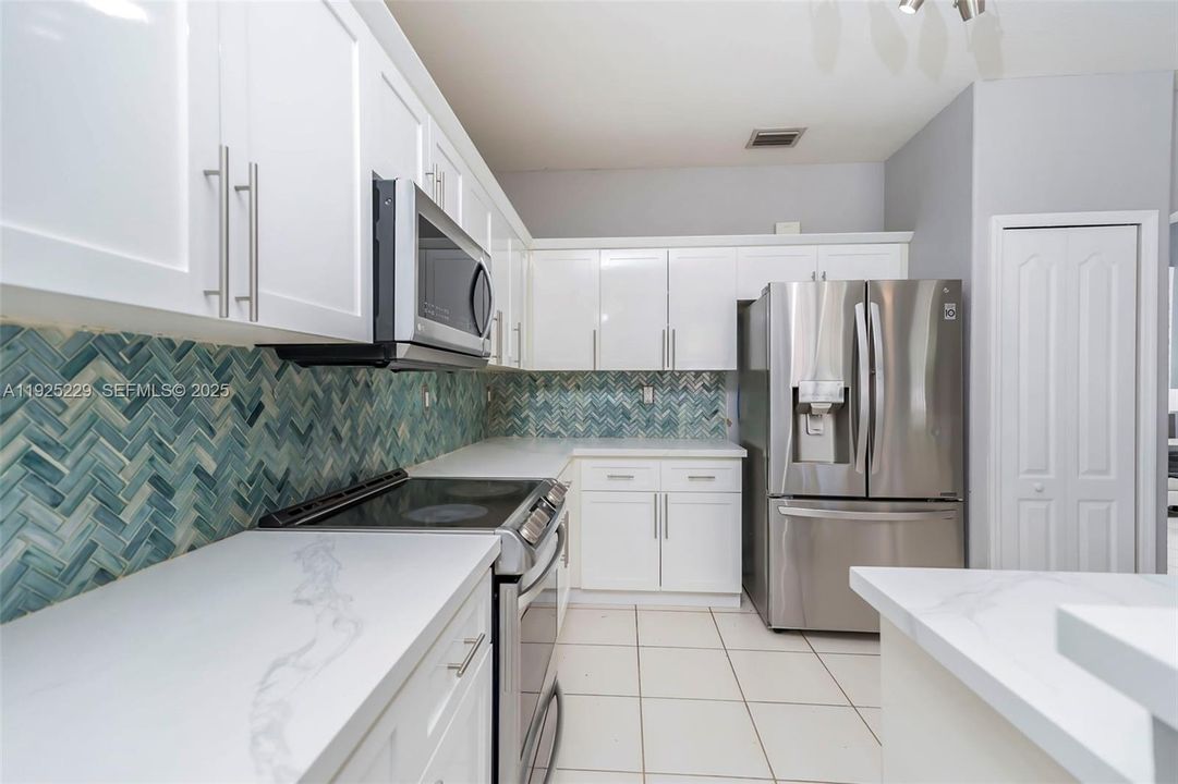 En Renta: $4,750 (3 camas, 3 baños, 1998 Pies cuadrados)