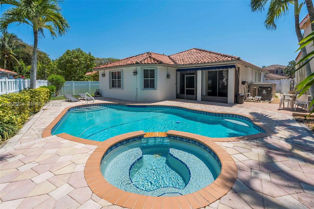 En Renta: $4,750 (3 camas, 3 baños, 1998 Pies cuadrados)