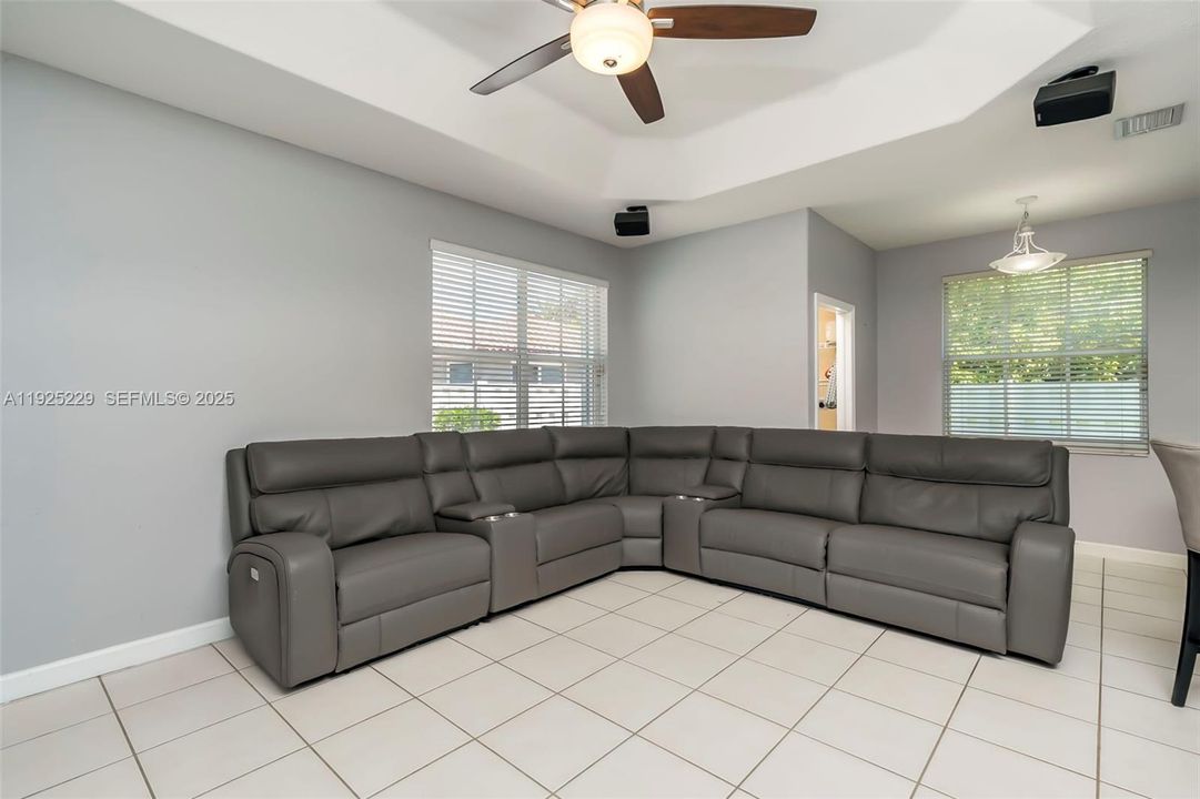 En Renta: $4,750 (3 camas, 3 baños, 1998 Pies cuadrados)