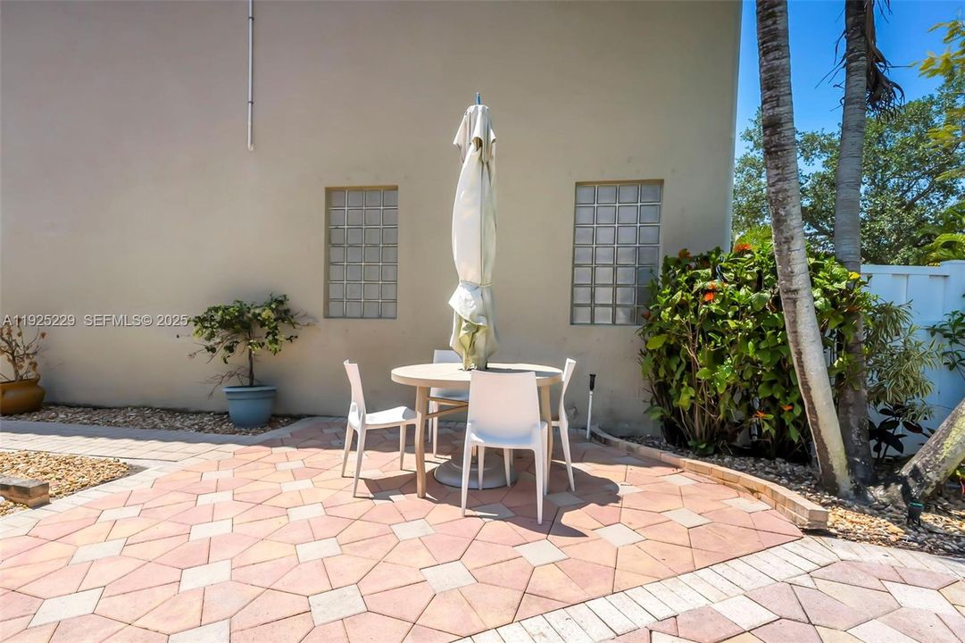 En Renta: $4,750 (3 camas, 3 baños, 1998 Pies cuadrados)