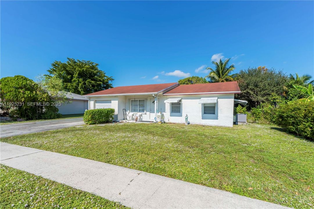 For Sale: $399,000 (4 beds, 3 baths, 1267 Square Feet)