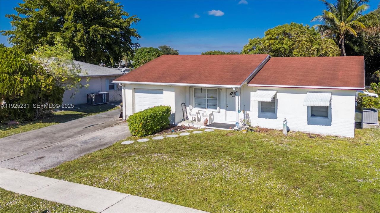 For Sale: $399,000 (4 beds, 3 baths, 1267 Square Feet)