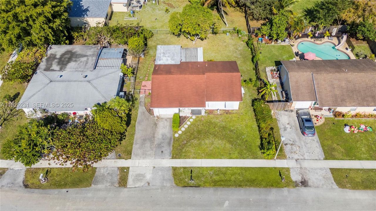 For Sale: $399,000 (4 beds, 3 baths, 1267 Square Feet)