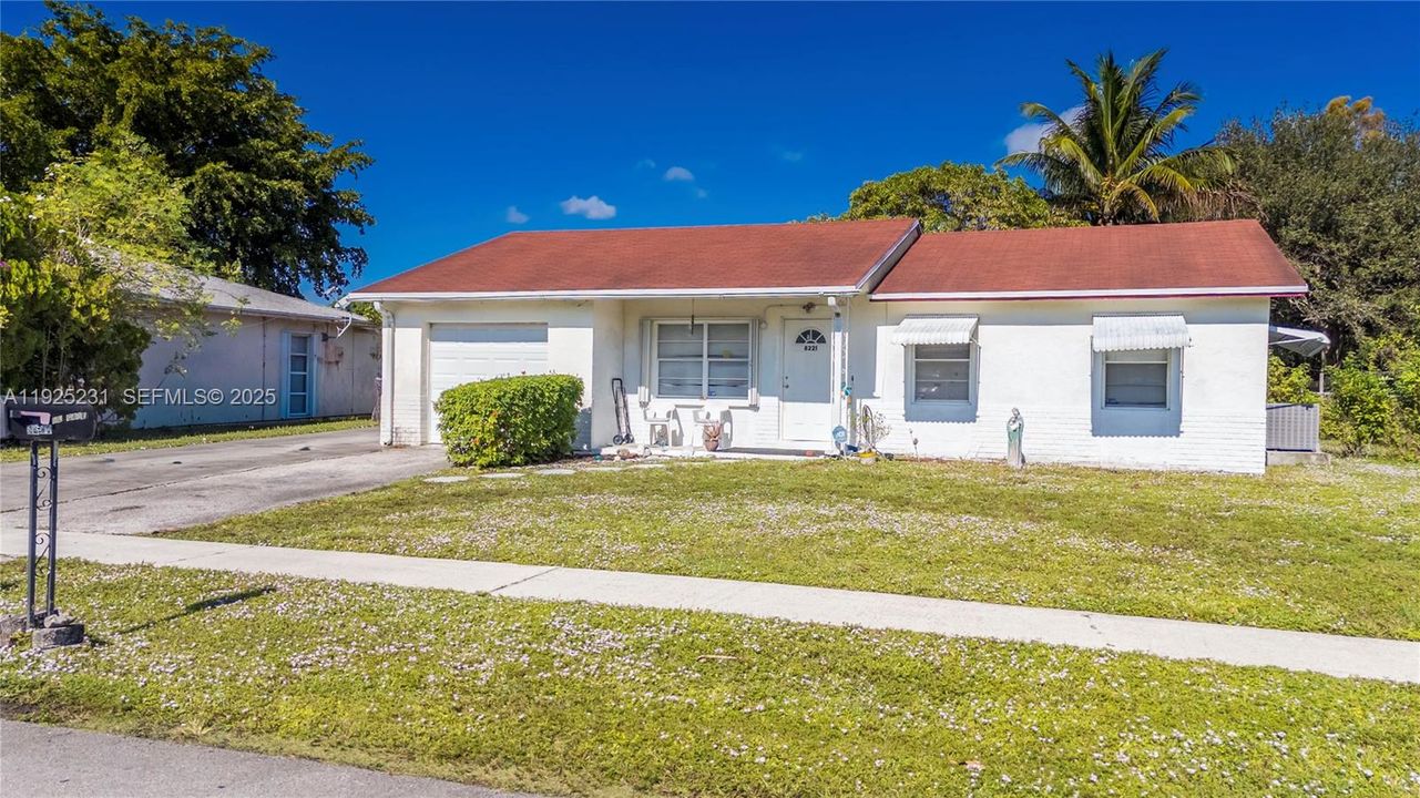 For Sale: $399,000 (4 beds, 3 baths, 1267 Square Feet)