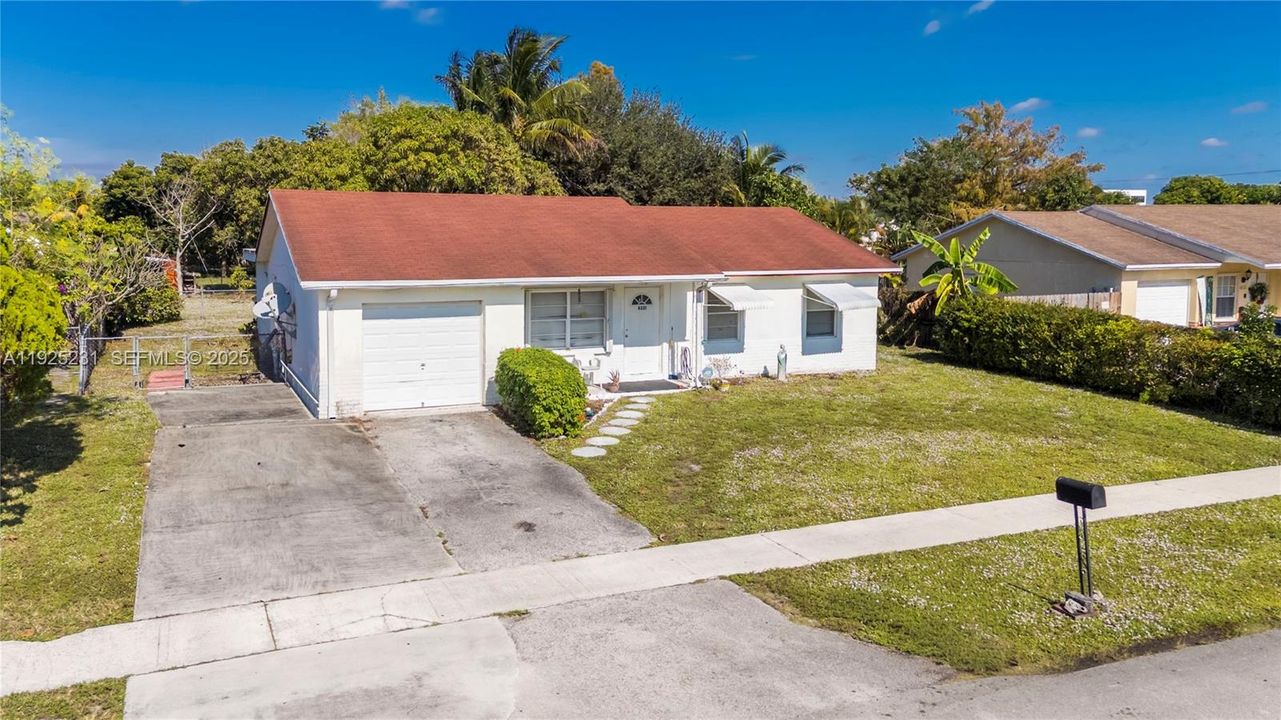 For Sale: $399,000 (4 beds, 3 baths, 1267 Square Feet)