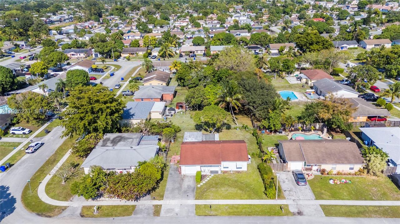 For Sale: $399,000 (4 beds, 3 baths, 1267 Square Feet)