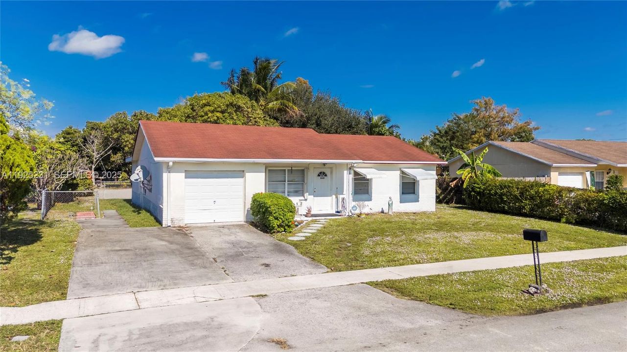 For Sale: $399,000 (4 beds, 3 baths, 1267 Square Feet)