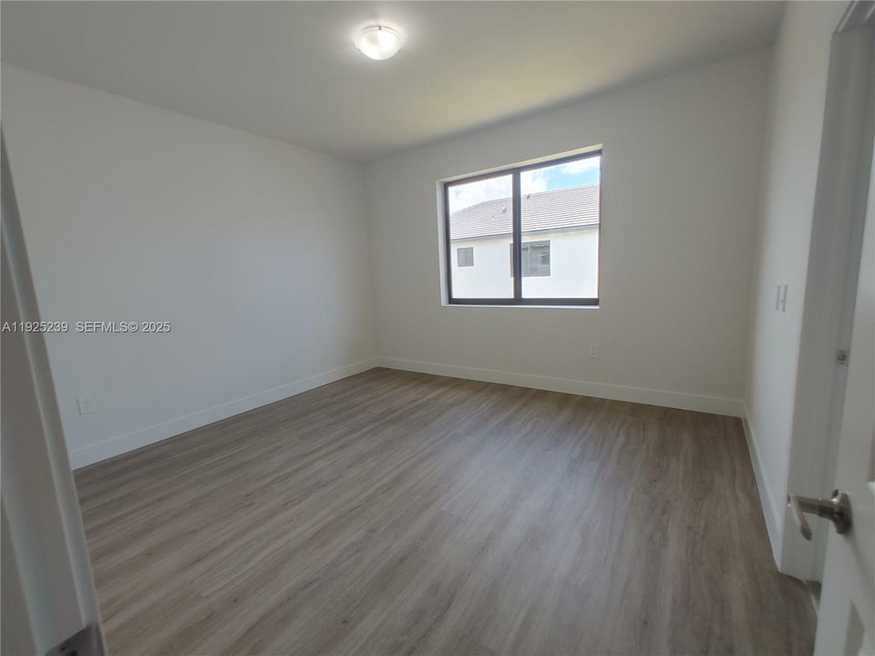 В аренду: $2,600 (3 спален, 2 ванн, 1718 Квадратных фут)