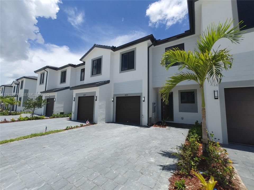 В аренду: $2,600 (3 спален, 2 ванн, 1718 Квадратных фут)