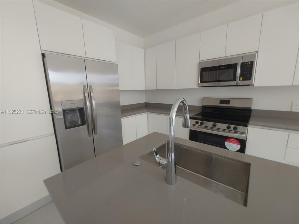 В аренду: $2,600 (3 спален, 2 ванн, 1718 Квадратных фут)