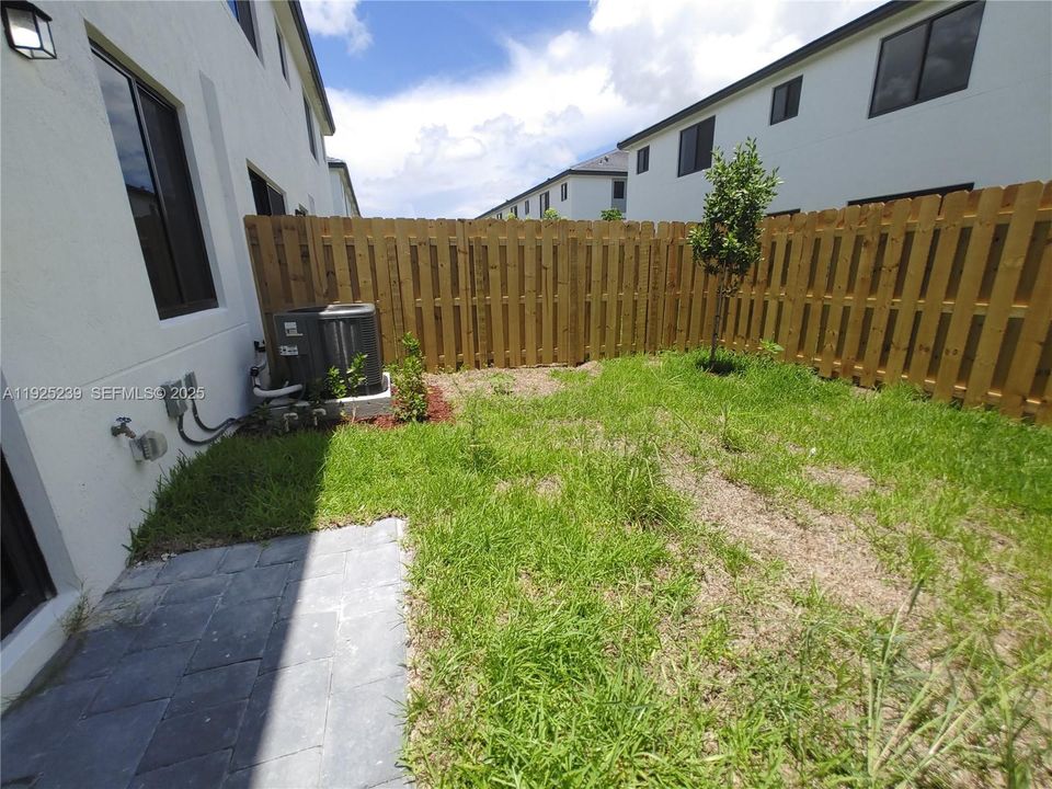 В аренду: $2,600 (3 спален, 2 ванн, 1718 Квадратных фут)