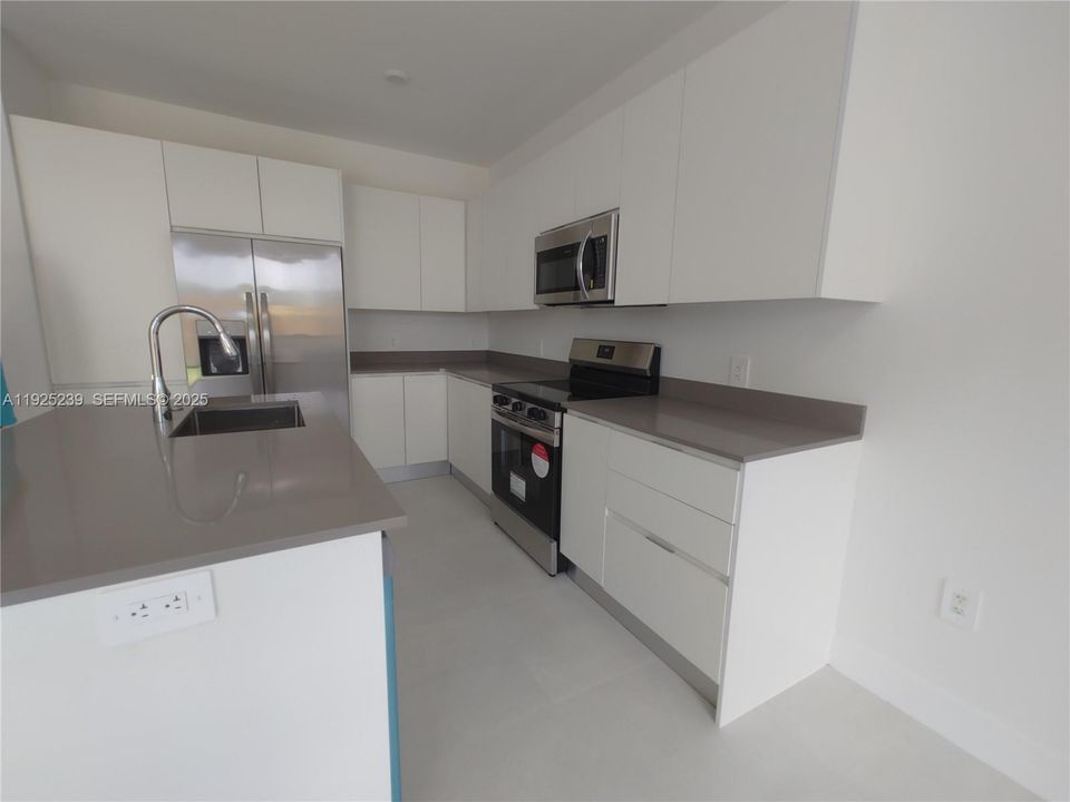 В аренду: $2,600 (3 спален, 2 ванн, 1718 Квадратных фут)