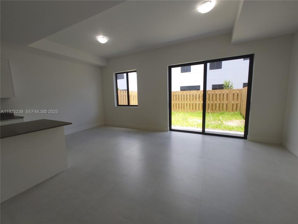 В аренду: $2,600 (3 спален, 2 ванн, 1718 Квадратных фут)