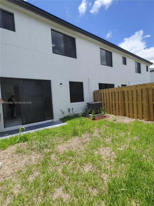 В аренду: $2,600 (3 спален, 2 ванн, 1718 Квадратных фут)