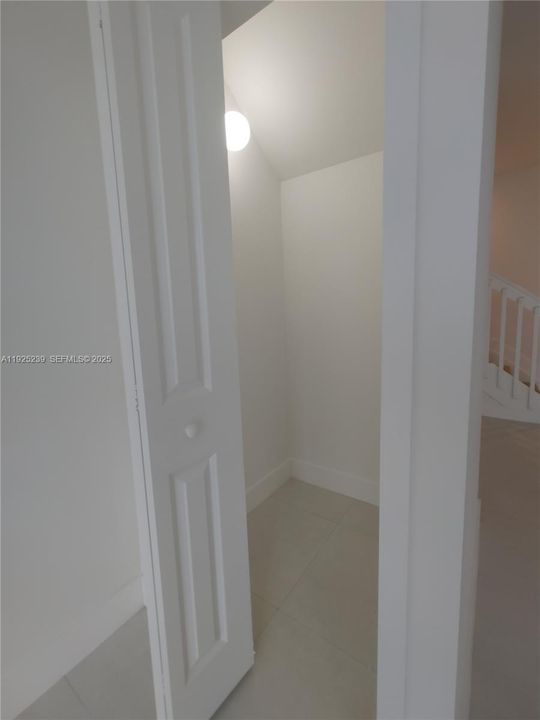 В аренду: $2,600 (3 спален, 2 ванн, 1718 Квадратных фут)