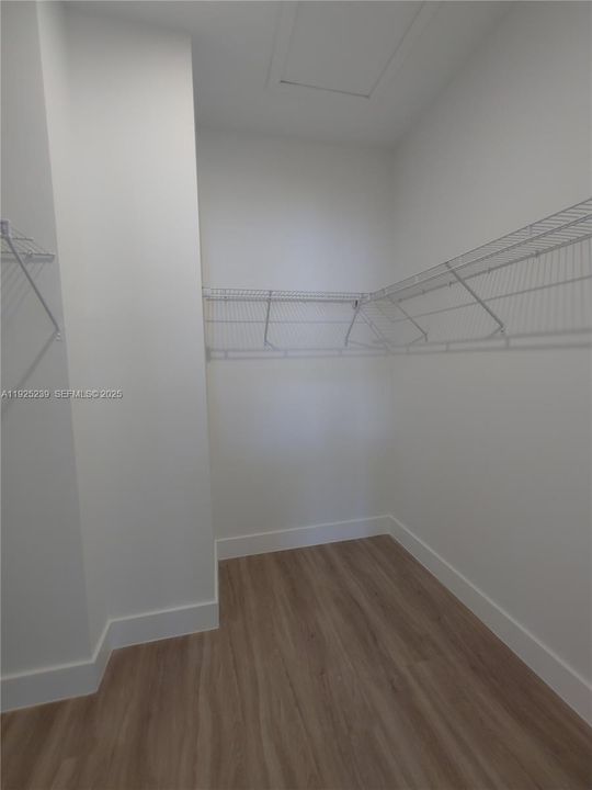 В аренду: $2,600 (3 спален, 2 ванн, 1718 Квадратных фут)