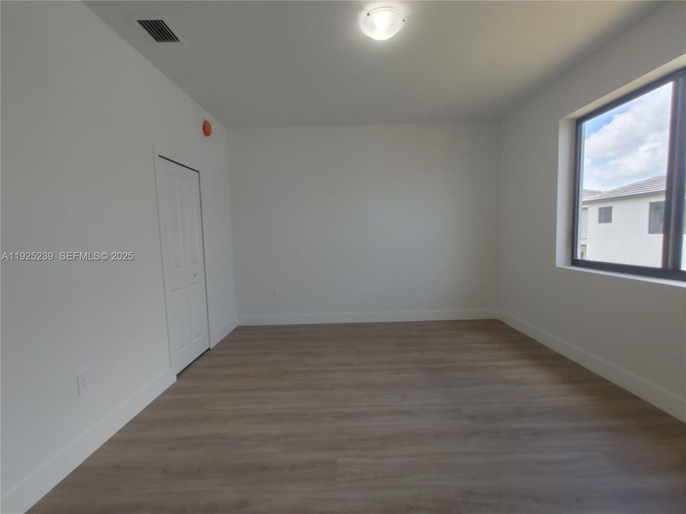 В аренду: $2,600 (3 спален, 2 ванн, 1718 Квадратных фут)