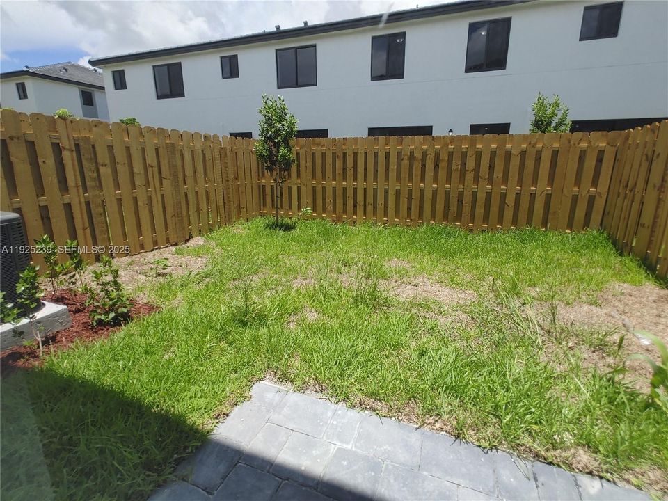 В аренду: $2,600 (3 спален, 2 ванн, 1718 Квадратных фут)