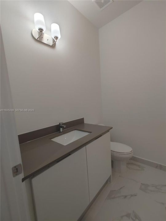 В аренду: $2,600 (3 спален, 2 ванн, 1718 Квадратных фут)