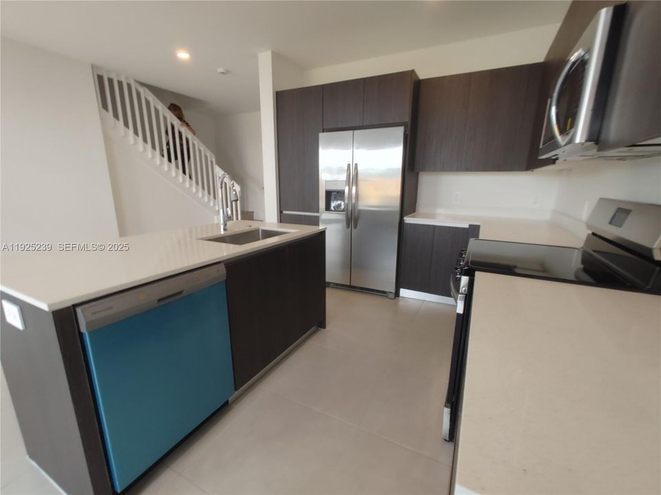 В аренду: $2,600 (3 спален, 2 ванн, 1718 Квадратных фут)