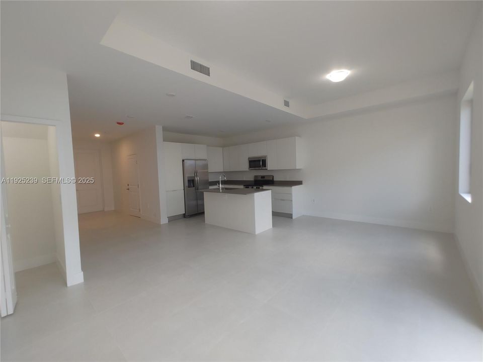 В аренду: $2,600 (3 спален, 2 ванн, 1718 Квадратных фут)