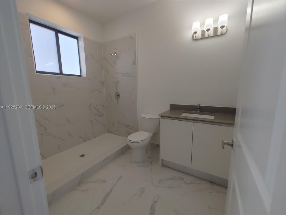 В аренду: $2,600 (3 спален, 2 ванн, 1718 Квадратных фут)