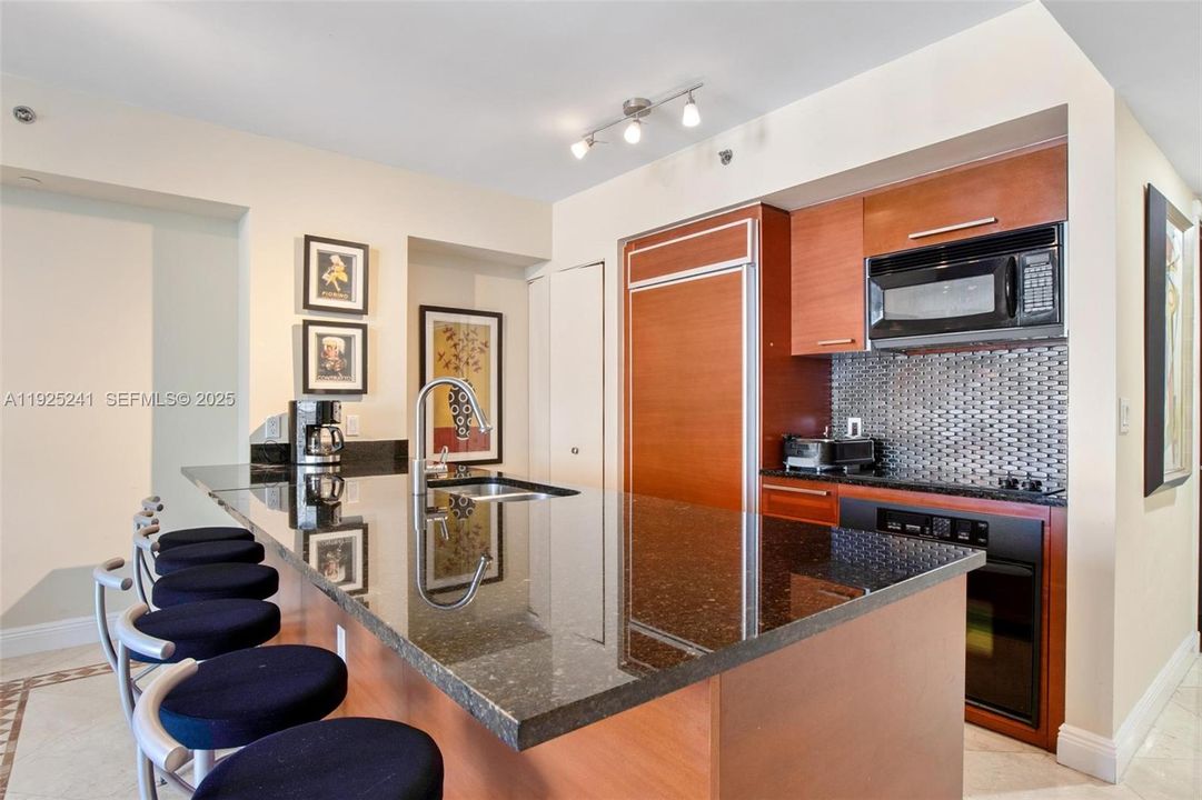 En Venta: $705,000 (1 camas, 1 baños, 844 Pies cuadrados)