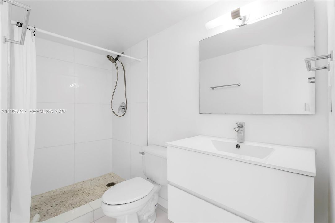 На продажу: $720,000 (2 спален, 2 ванн, 1070 Квадратных фут)