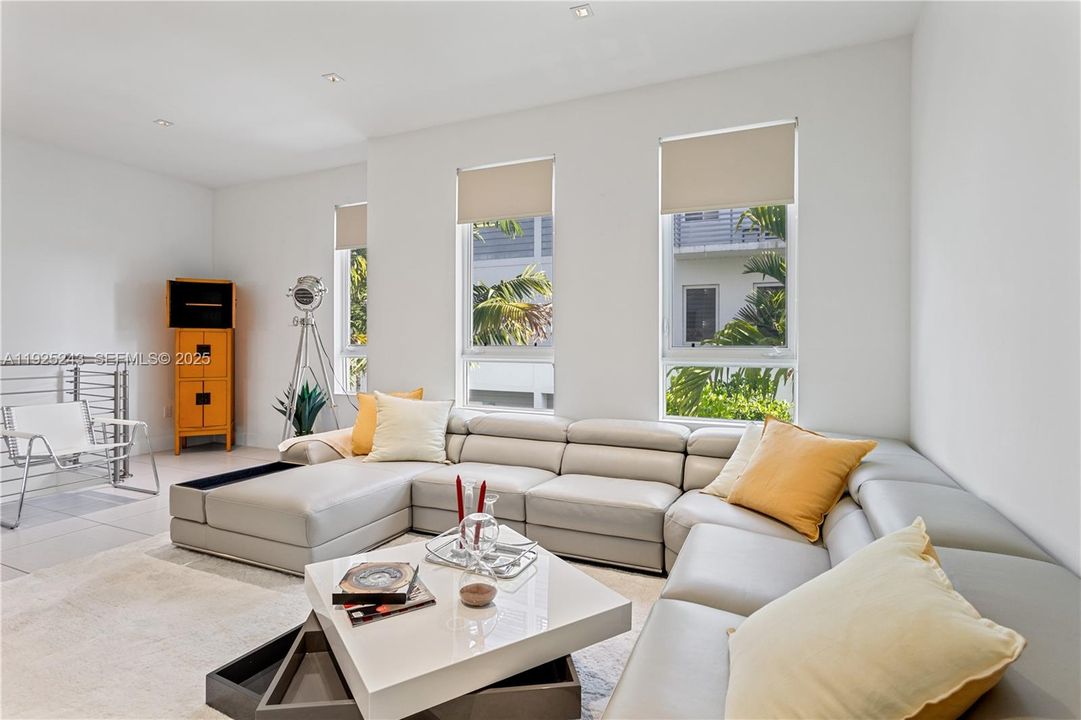 出租: $5,200 (4 贝兹, 3 浴室, 0 平方英尺)