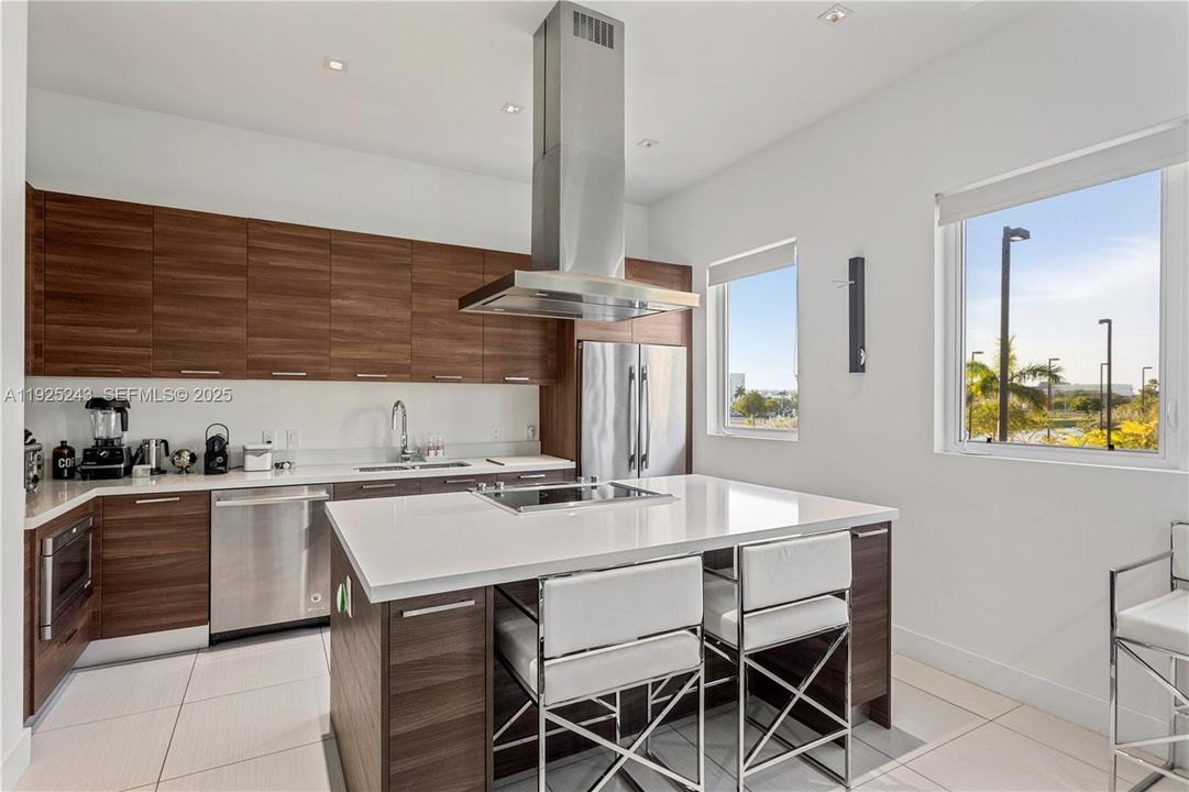 出租: $5,200 (4 贝兹, 3 浴室, 0 平方英尺)