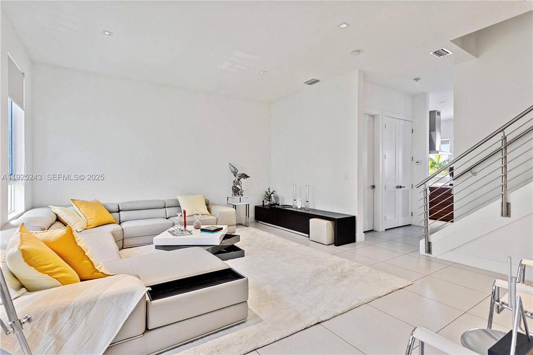 出租: $5,200 (4 贝兹, 3 浴室, 0 平方英尺)